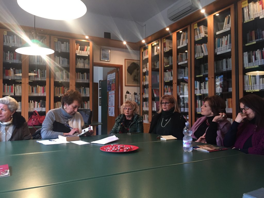 Alcune socie durante la relazione di Marisa Guccione sul libro Dalla parte di lei